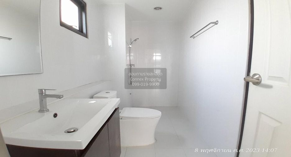 For sale 4 bedrooms townhouse in Bueng Kum, Bangkok