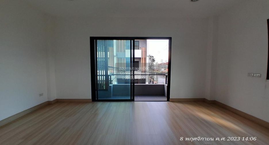 For sale 4 bedrooms townhouse in Bueng Kum, Bangkok