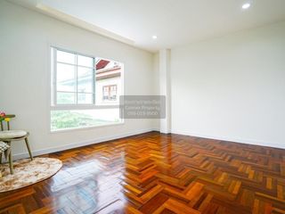For sale 3 bedrooms townhouse in Thung Khru, Bangkok