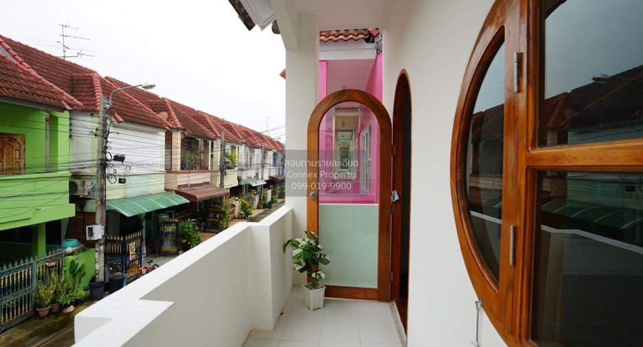 For sale 3 bedrooms townhouse in Thung Khru, Bangkok