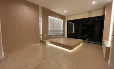 For sale 3 bedrooms townhouse in Saphan Sung, Bangkok