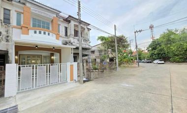 出售 2 卧室 联排别墅 在 Mueang Pathum Thani, Pathum Thani