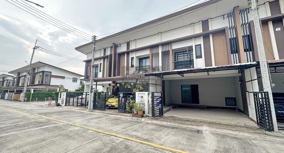 For sale 3 ベッドルーム townhouse in Sam Phran, Nakhon Pathom