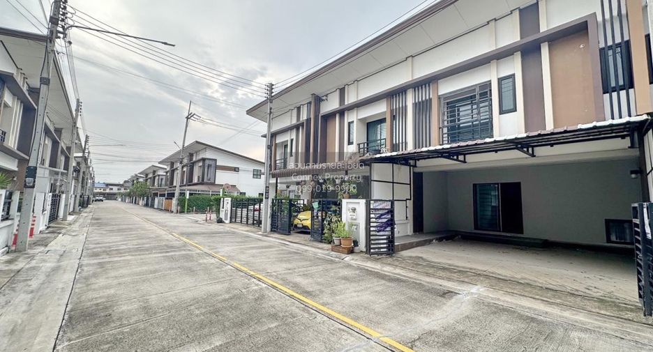 For sale 3 ベッドルーム townhouse in Sam Phran, Nakhon Pathom