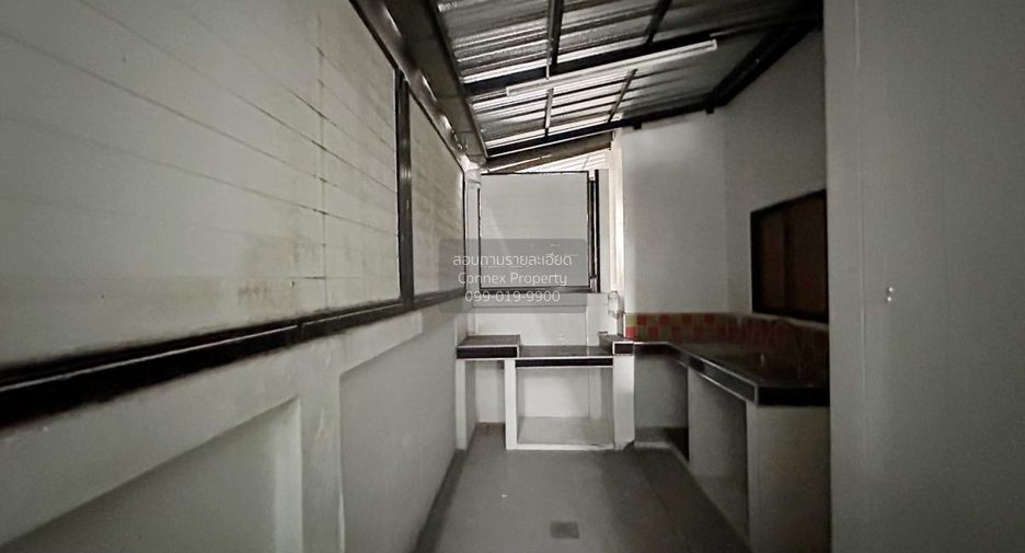 For sale 3 ベッドルーム townhouse in Sam Phran, Nakhon Pathom