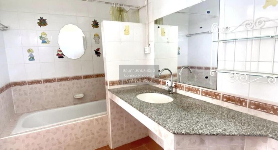 Casa en venta de 3 habitaciones en Sam Phran, Nakhon Pathom