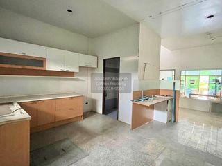 À vendre 3 chambres maison de ville à Bangkok Yai, Bangkok