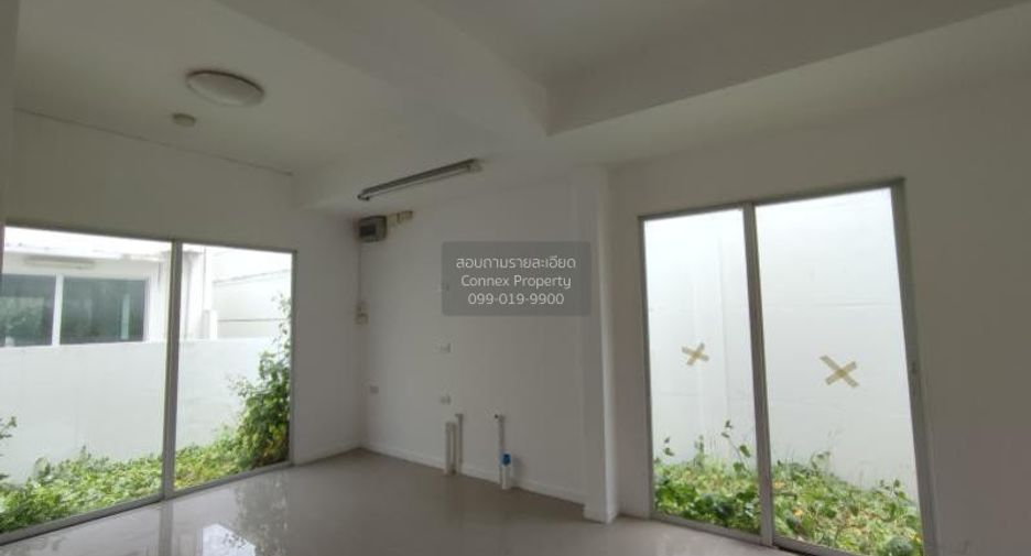 Casa adosada en venta de 2 habitaciones en Thung Khru, Bangkok