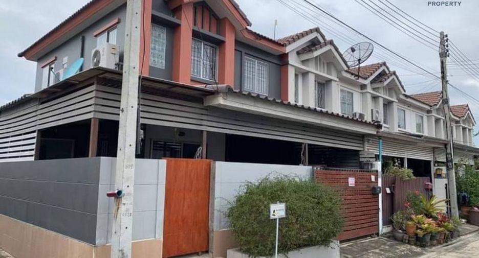 For sale 3 bedrooms townhouse in Mueang Pathum Thani, Pathum Thani