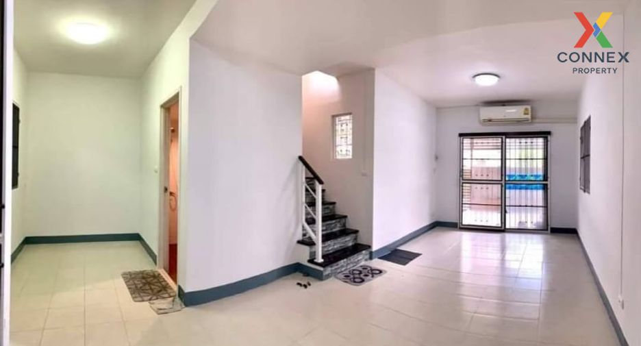 For sale 3 bedrooms townhouse in Mueang Pathum Thani, Pathum Thani