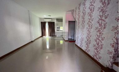 Casa adosada en venta de 3 habitaciones en Sai Mai, Bangkok