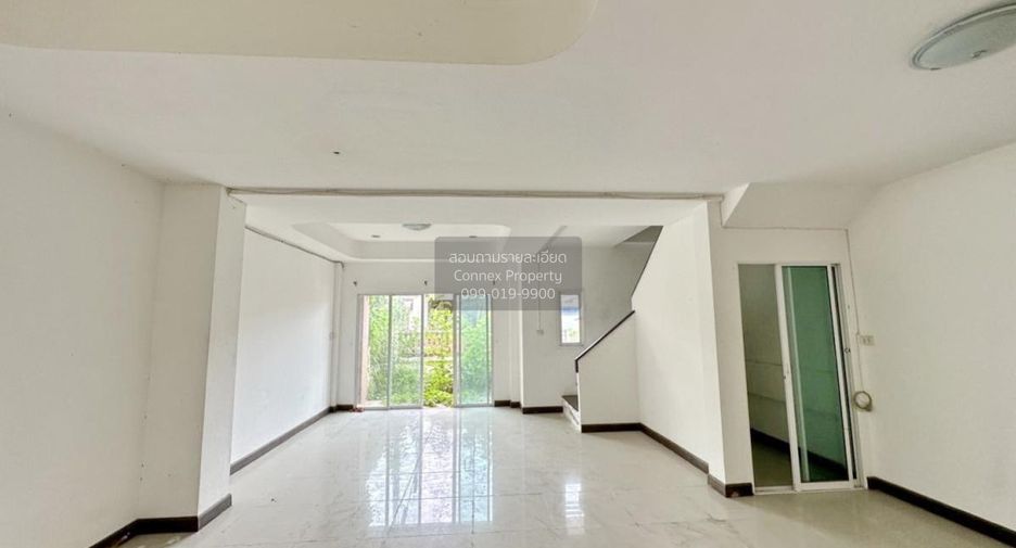 Casa adosada en venta de 3 habitaciones en Sam Phran, Nakhon Pathom