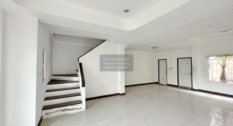 Casa adosada en venta de 3 habitaciones en Sam Phran, Nakhon Pathom