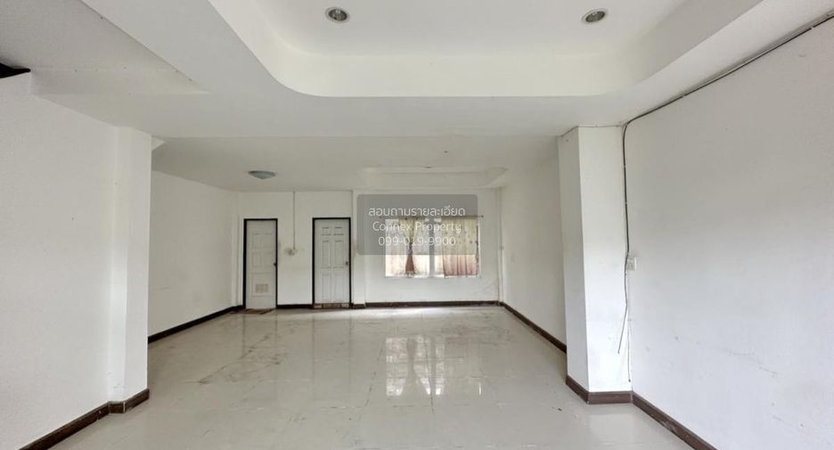 Casa adosada en venta de 3 habitaciones en Sam Phran, Nakhon Pathom