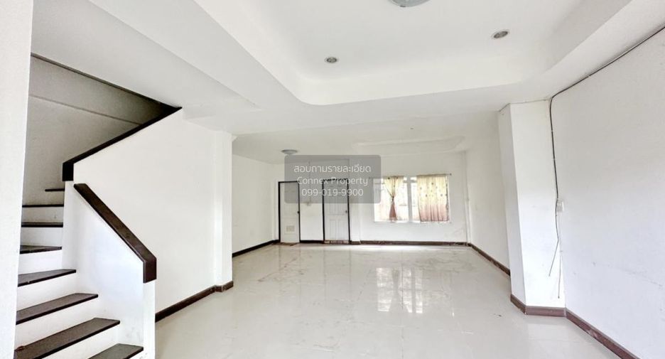 Casa adosada en venta de 3 habitaciones en Sam Phran, Nakhon Pathom