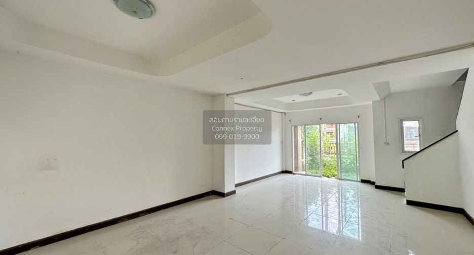 Casa adosada en venta de 3 habitaciones en Sam Phran, Nakhon Pathom