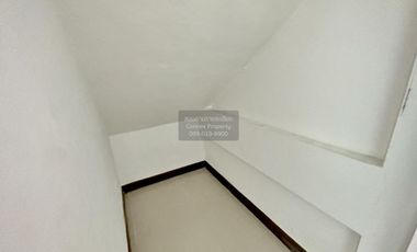 Casa adosada en venta de 3 habitaciones en Sam Phran, Nakhon Pathom