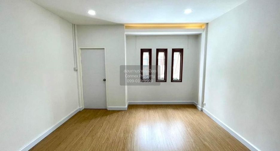 À vendre 2 chambres maison de ville à Sai Mai, Bangkok