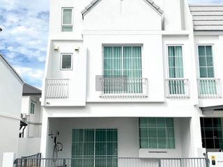 For rent 3 bedrooms townhouse in Bang Phli, Samut Prakan