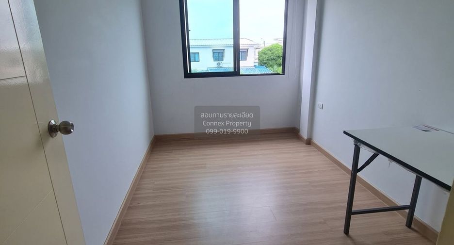 For rent 3 bedrooms townhouse in Prawet, Bangkok