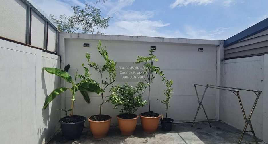 For rent 3 bedrooms townhouse in Prawet, Bangkok
