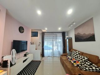 For rent 3 bedrooms townhouse in Prawet, Bangkok