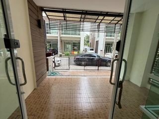 For rent 5 bedrooms townhouse in Bueng Kum, Bangkok