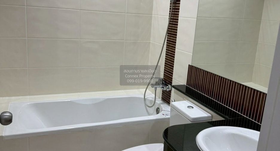 For rent 5 bedrooms townhouse in Bueng Kum, Bangkok