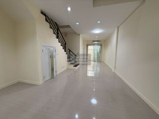 For rent 5 bedrooms townhouse in Bueng Kum, Bangkok