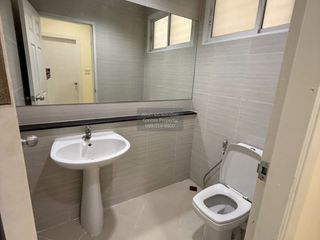 For rent 5 bedrooms townhouse in Bueng Kum, Bangkok
