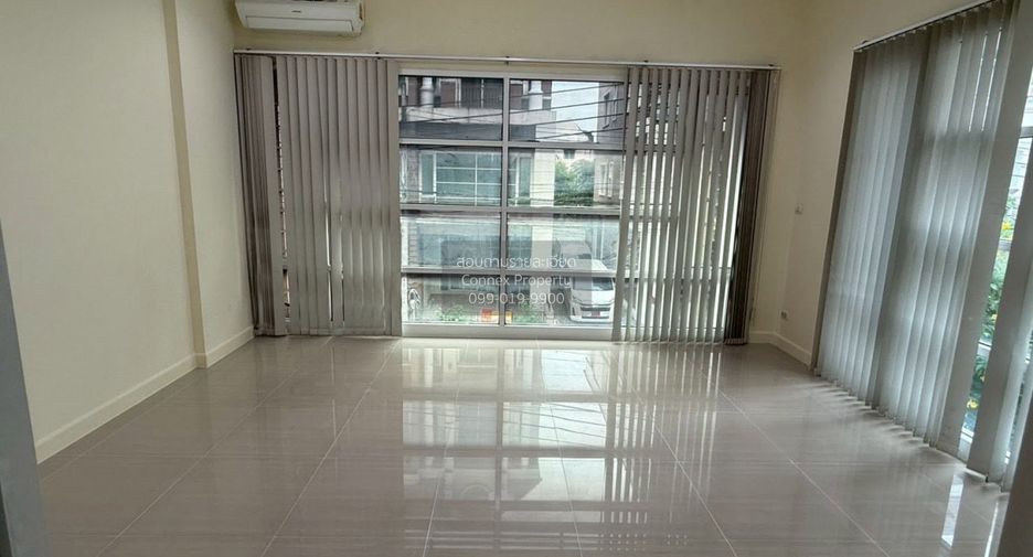 For rent 5 bedrooms townhouse in Bueng Kum, Bangkok