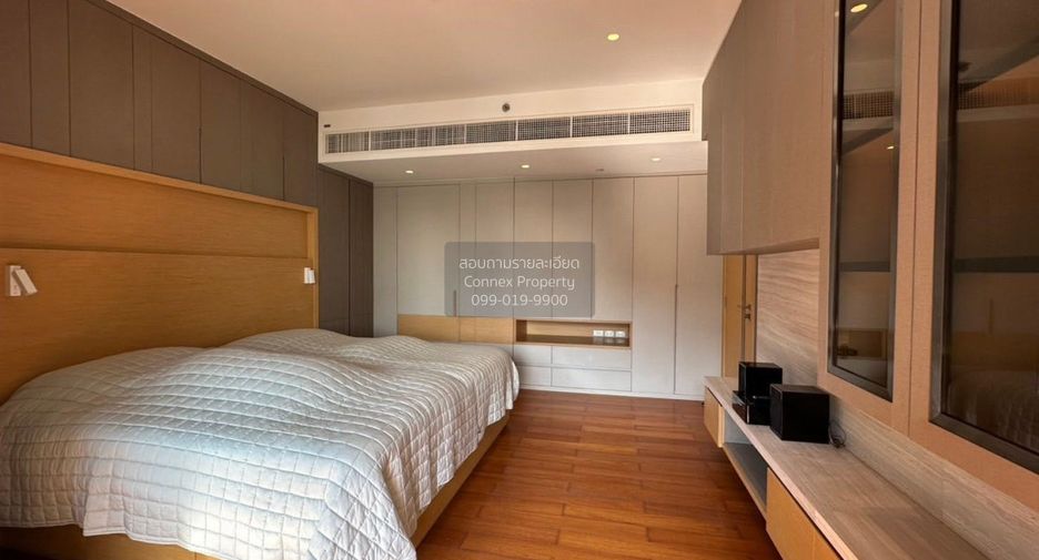 For rent 2 bedrooms condo in Yan Nawa, Bangkok