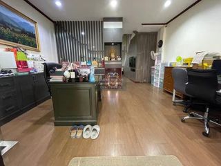 For rent 4 bedrooms townhouse in Yan Nawa, Bangkok