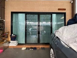 For rent 4 bedrooms townhouse in Yan Nawa, Bangkok