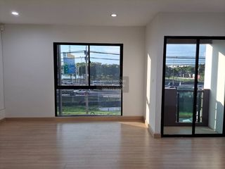 For rent 3 bedrooms townhouse in Prawet, Bangkok