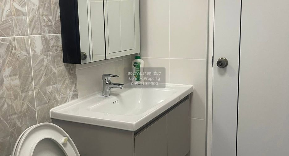 For rent 2 bedrooms condo in Yan Nawa, Bangkok