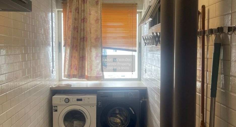 For rent 2 bedrooms condo in Yan Nawa, Bangkok