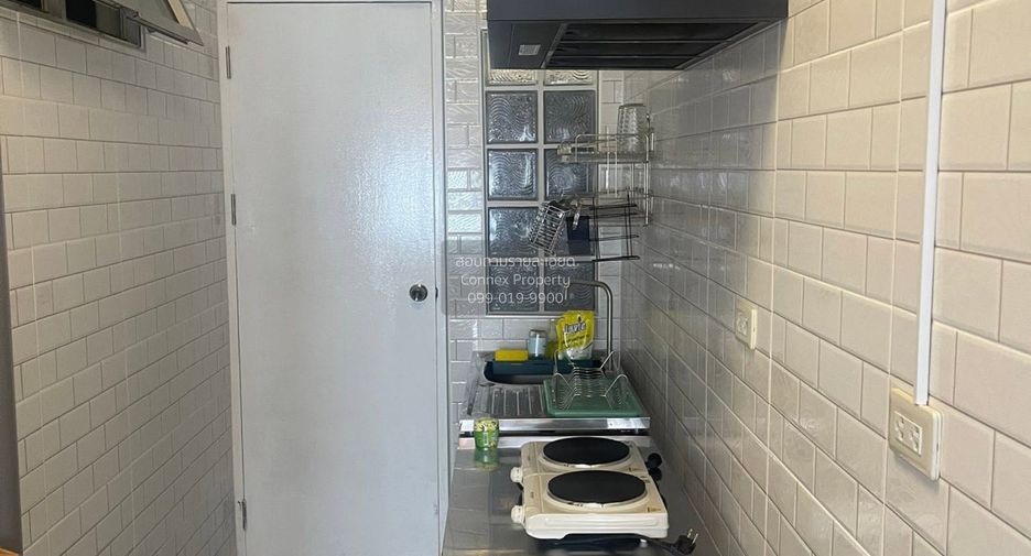 For rent 2 bedrooms condo in Yan Nawa, Bangkok