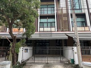 For rent 3 bedrooms townhouse in Mueang Nonthaburi, Nonthaburi