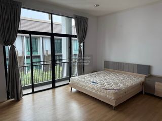 For rent 3 bedrooms townhouse in Mueang Nonthaburi, Nonthaburi