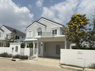 Casa en alquiler de 3 habitaciones en Bang Phli, Samut Prakan