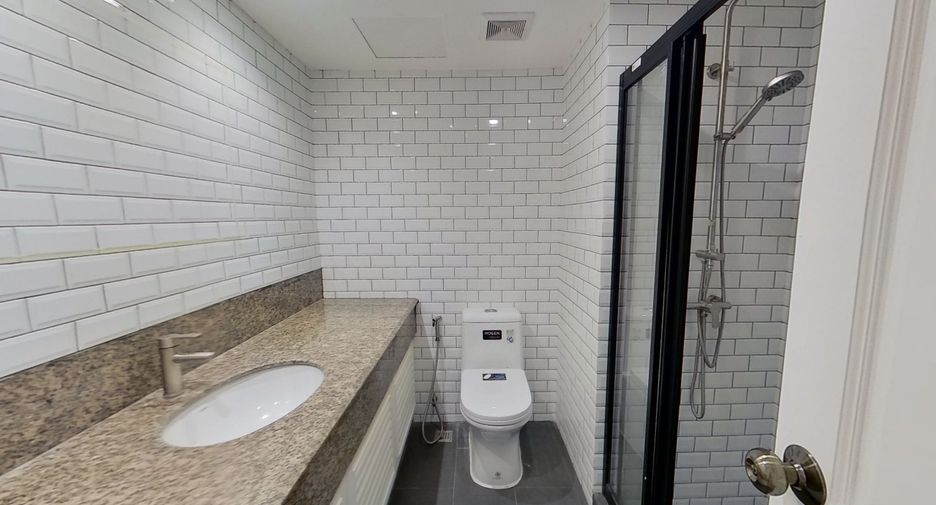 Wohnung zur Miete mit 3 Zimmer in Pathum Wan, Bangkok