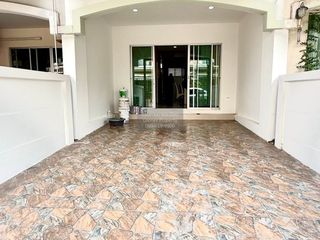 For rent 3 bedrooms townhouse in Bang Kapi, Bangkok