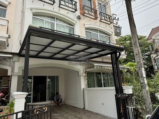 For rent 3 bedrooms townhouse in Bang Kapi, Bangkok