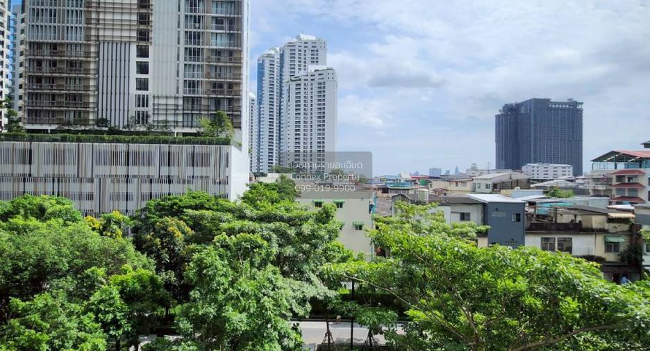 For rent 2 bedrooms condo in Khlong Toei, Bangkok