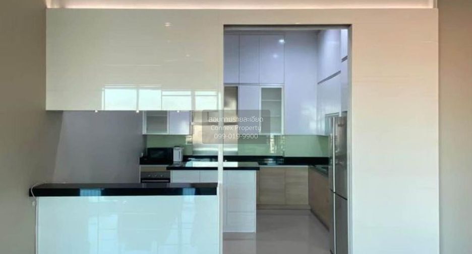 For rent 3 bedrooms condo in Watthana, Bangkok