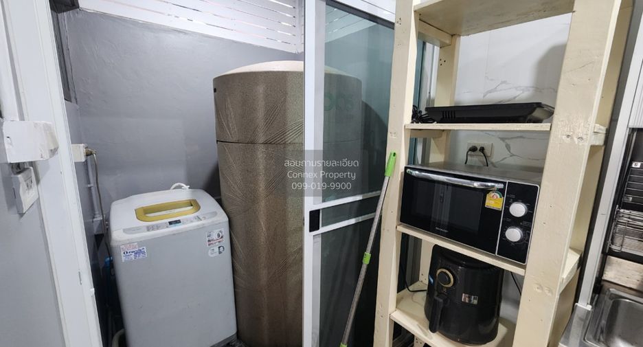 For rent 3 bedrooms townhouse in Saphan Sung, Bangkok