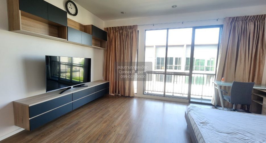 For rent 3 bedrooms townhouse in Saphan Sung, Bangkok