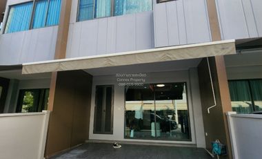 For rent 3 bedrooms townhouse in Saphan Sung, Bangkok