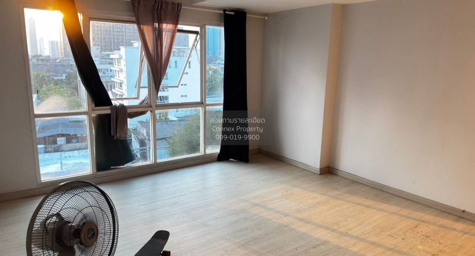 For rent 3 bedrooms condo in Watthana, Bangkok